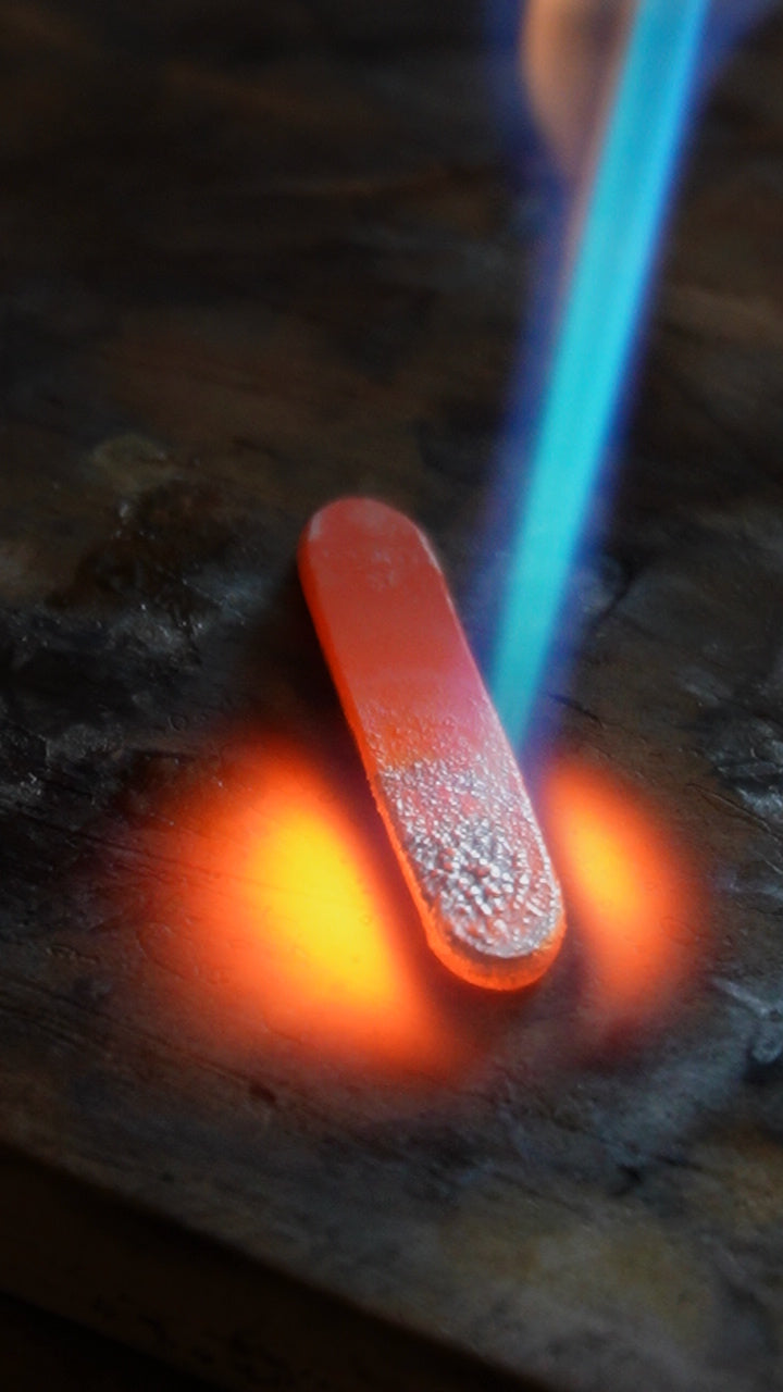 Bague réticulée fine sertie d'un diamant (argentium 940 recyclé)