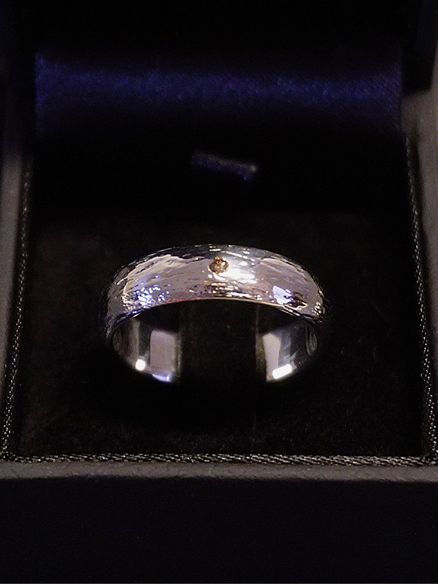 Bague racine sertie d'un diamant cognac naturel, demi-jonc large (argent 940 hypoallergénique)