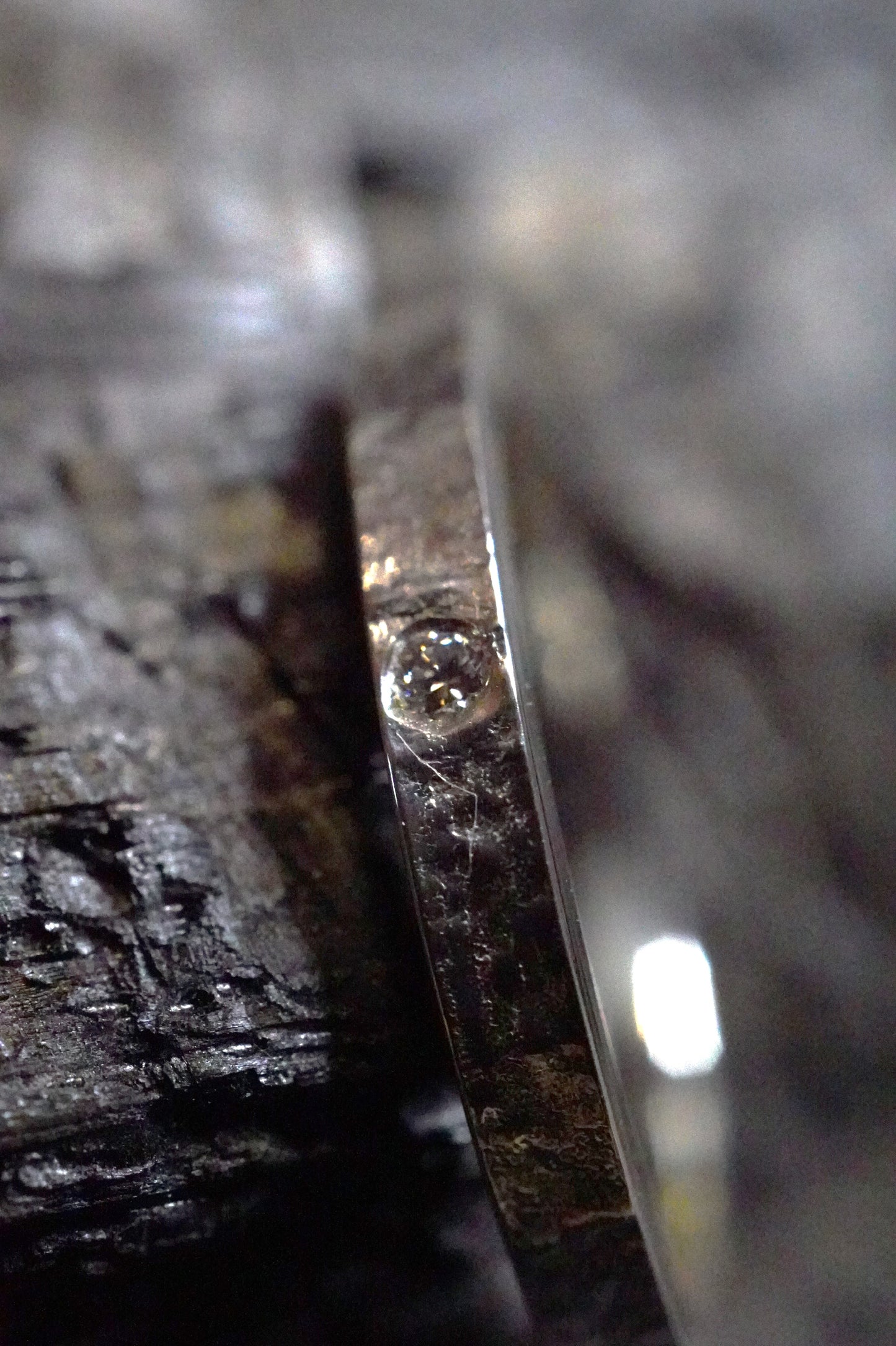 Bague réticulée fine sertie d'un diamant (argentium 940 recyclé)