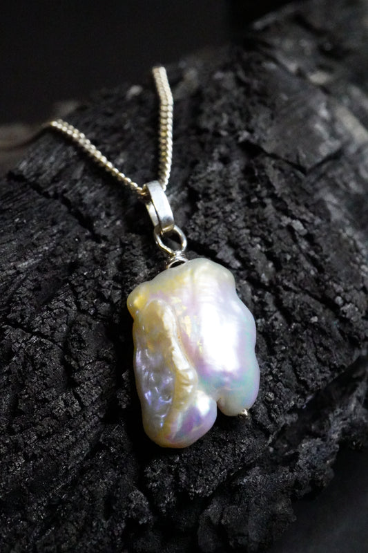 Pendentif perle baroque enfilé (argent 940 recyclé)