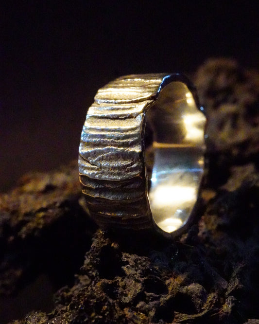 Bague basalte irrégulière large (argent 940 hypoallergénique)