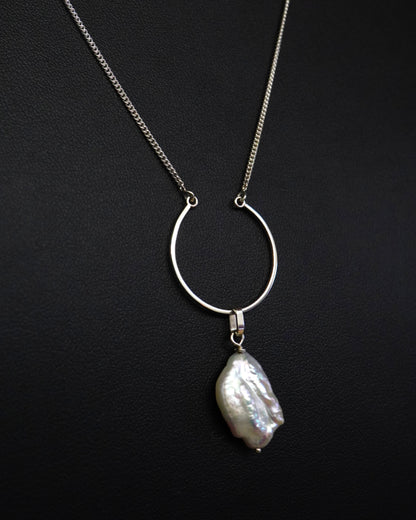 Pendentif "ellipse " perle baroque, argent 940