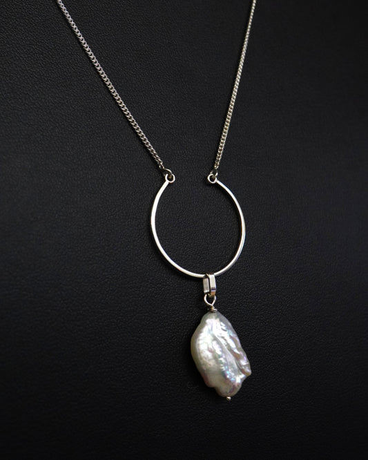 Pendentif "ellipse " perle baroque, argent 940
