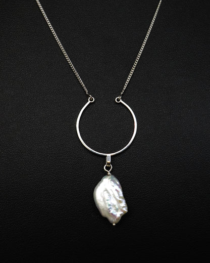 Pendentif "ellipse " perle baroque, argent 940